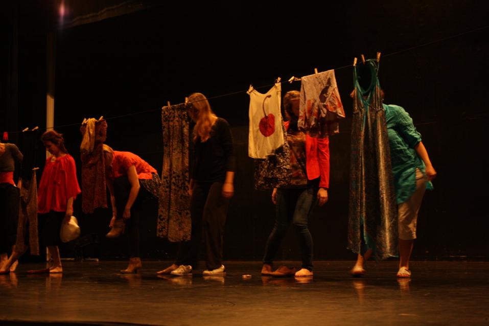 Piece de Berangere Roussel pour 7 danseuses. Creation le 4 avril 2012 au Centre Louis Lumiere Danse en Seine